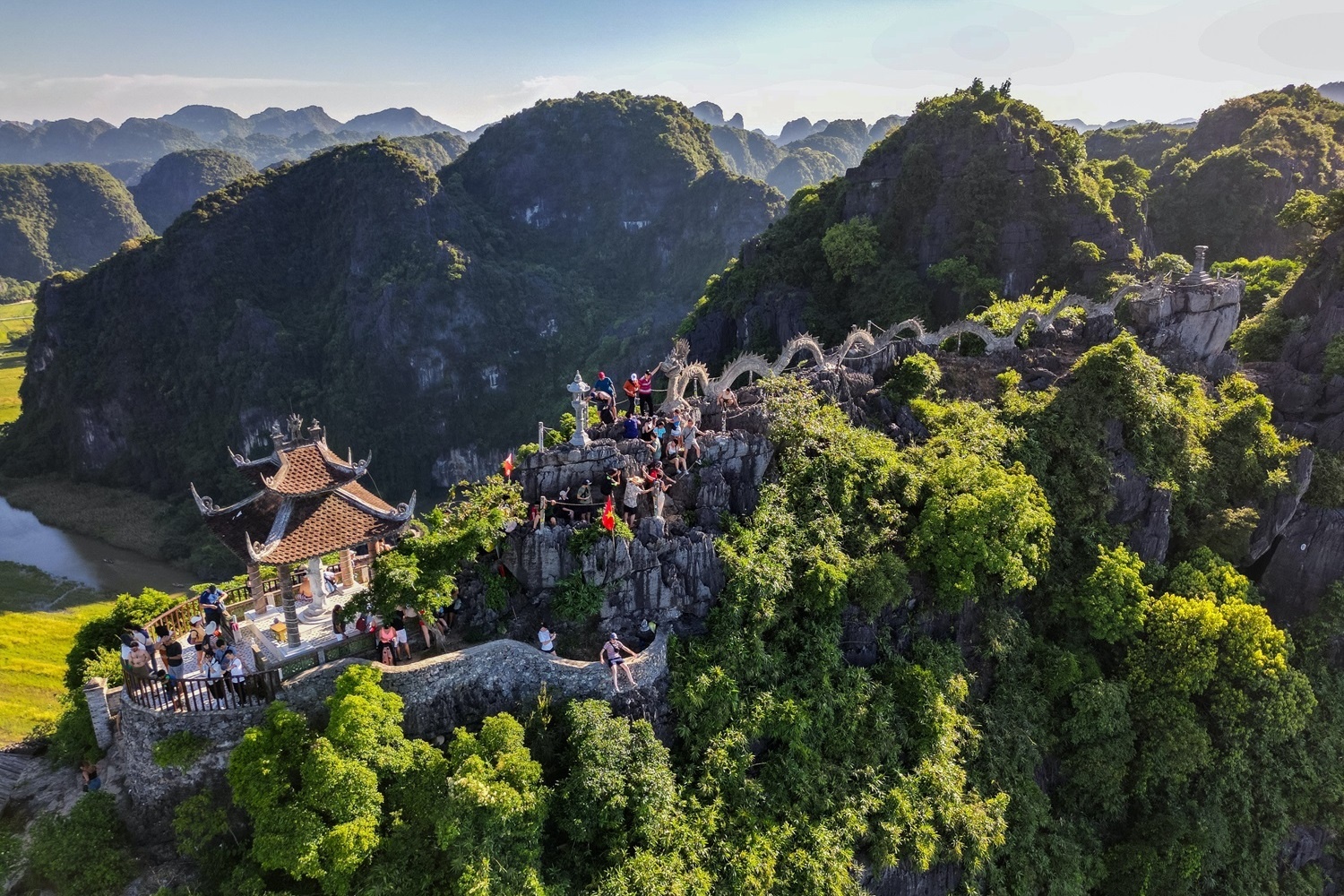 Introduction to the 2 Day 1 Night Hoa Lu - Tam Coc - Mua Cave - Bai Dinh Tour