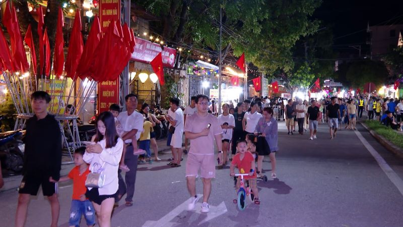 ninh-binh-pedestrian-street-3