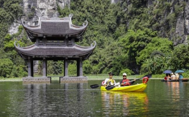 trang-an-with-kayaking-3