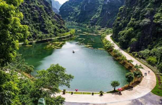 unmissable-experiences-when-traveling-in-ninh-binh-1