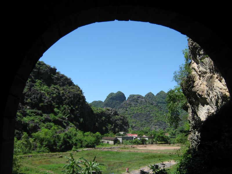 biking-through-ninh-binh-14