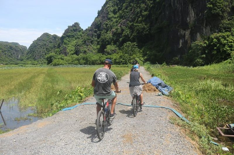 biking-through-ninh-binh-16