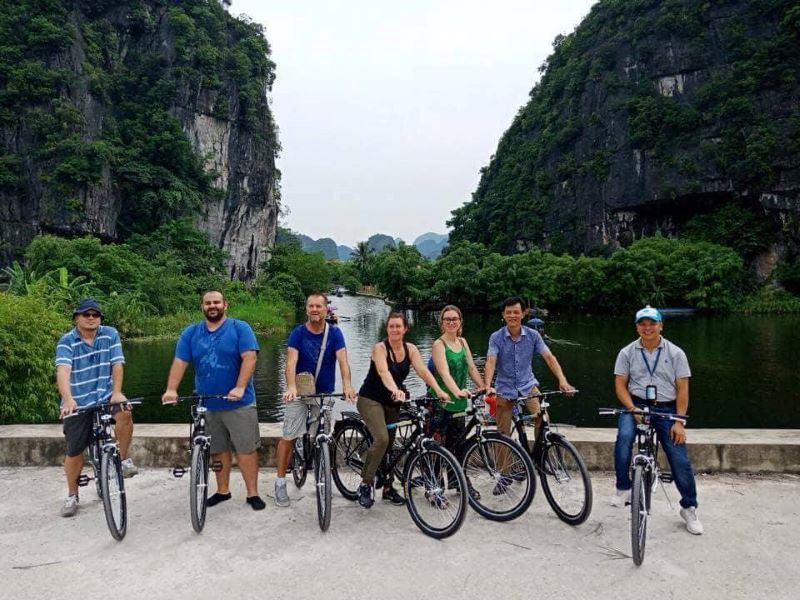 biking-through-ninh-binh-17