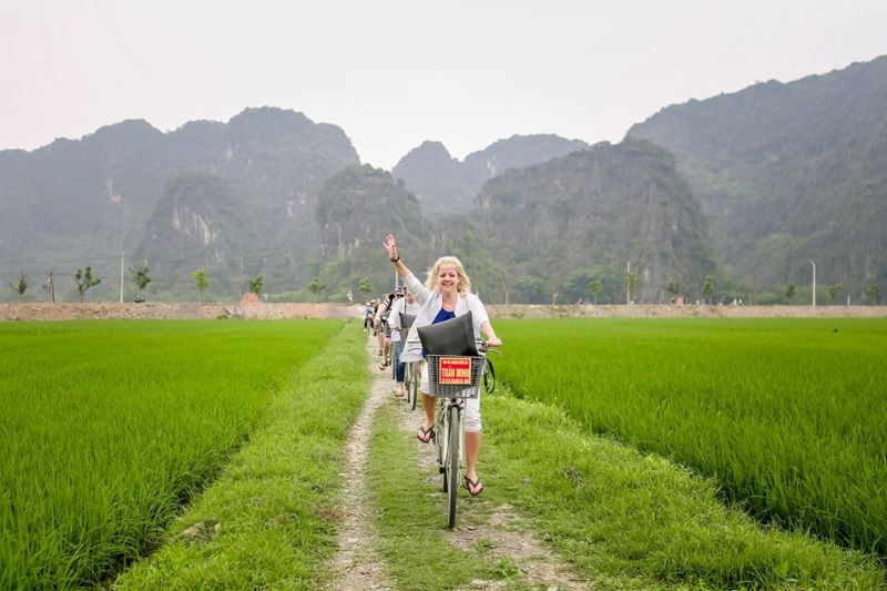 biking-through-ninh-binh-3