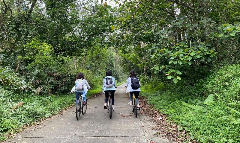 biking-through-ninh-binh-4