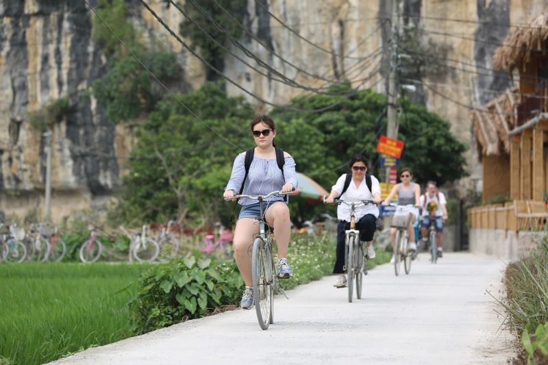 biking-through-ninh-binh-6