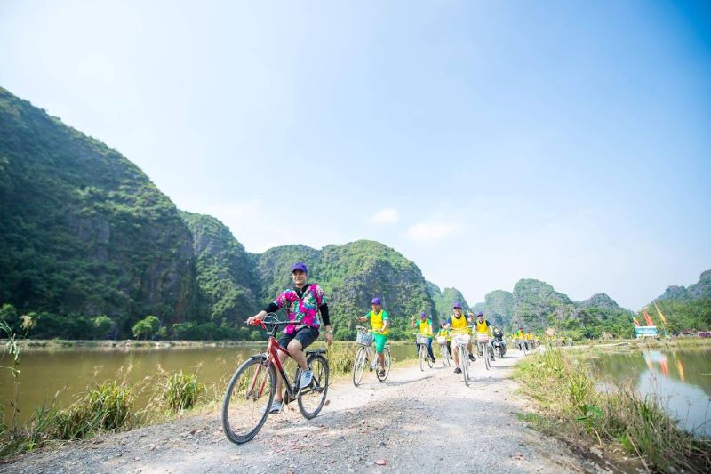 biking-through-ninh-binh-9