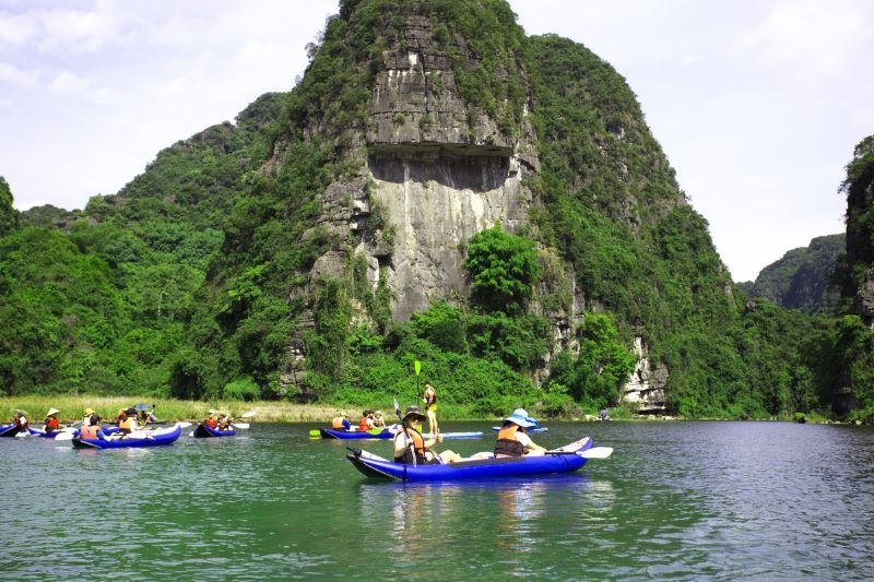 kayaking-in-ninh-binh-11