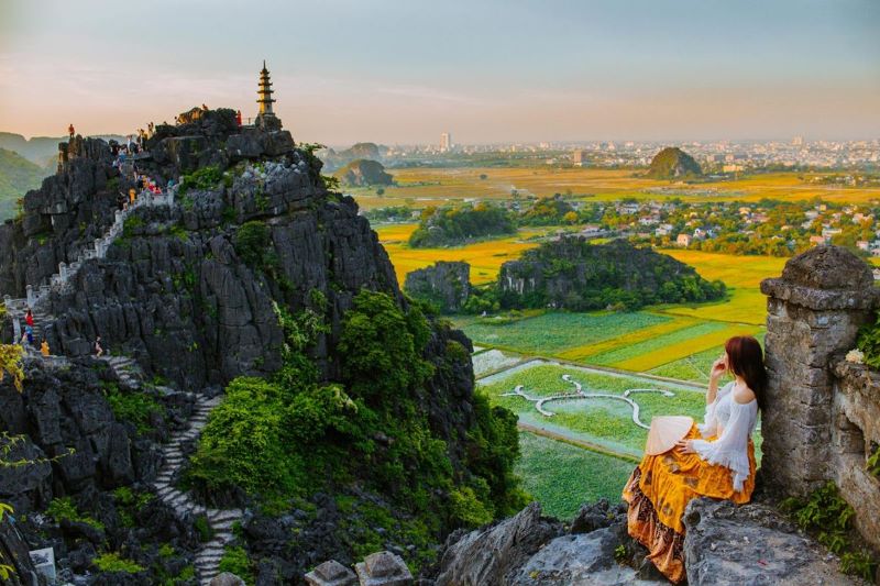 ninh-binh’s-stunning-rice-fields-12